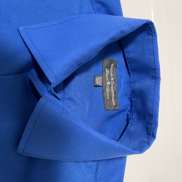 Small men’s button up - Picture 2 of 3